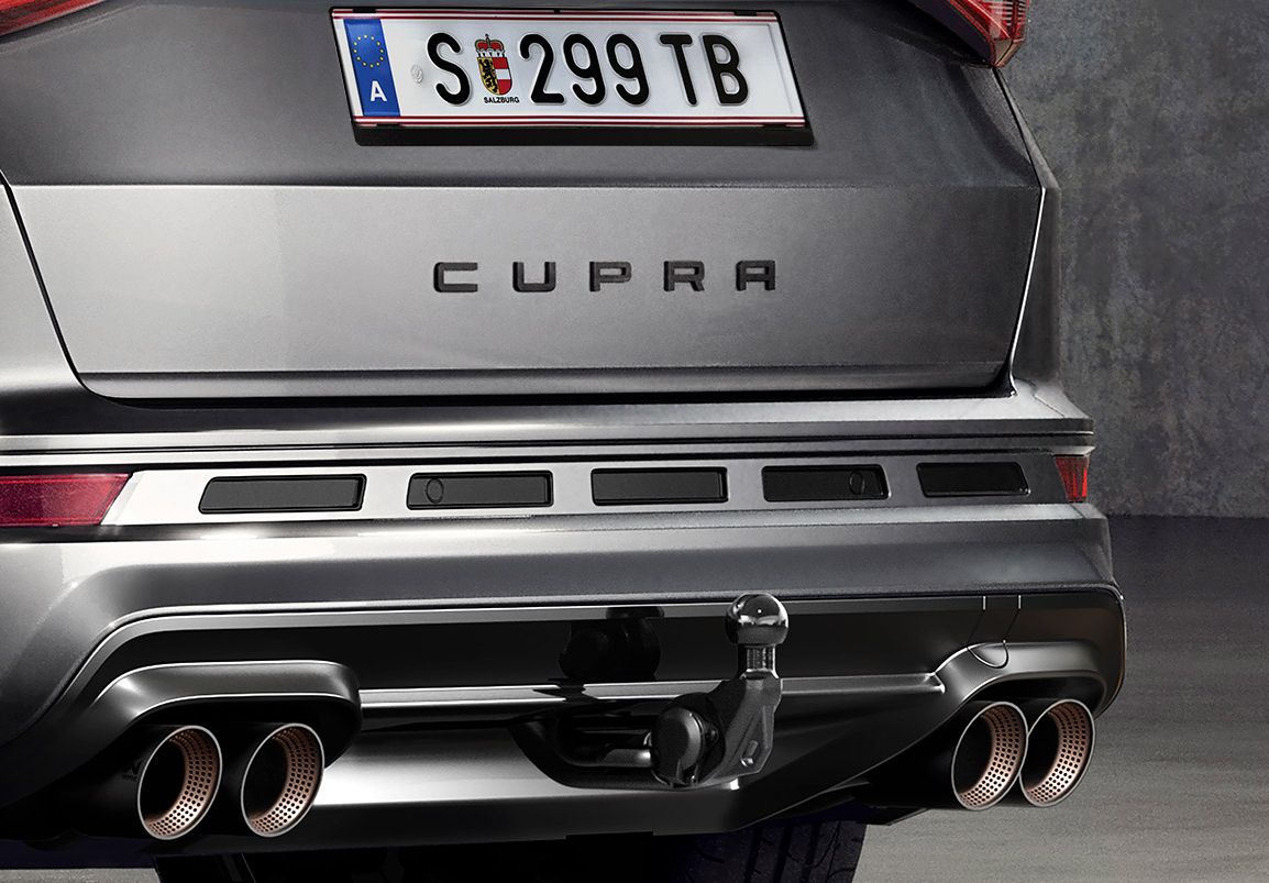 Detailansicht des CUPRA Ateca Hecks mit Anhängerkupplung