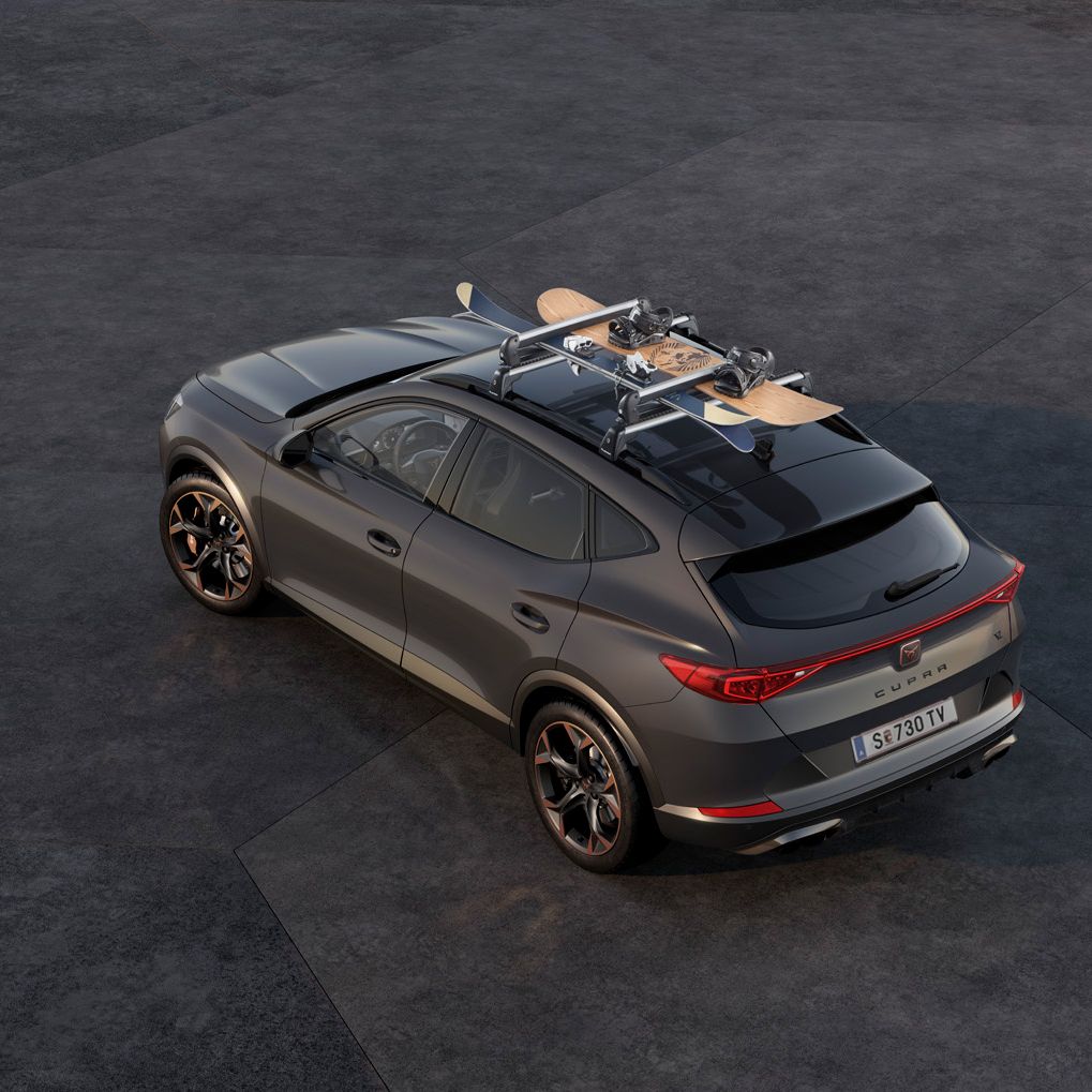 CUPRA Formentor mit Ski- und Snowboardhalter